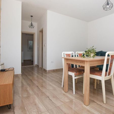 Appartamento Relax 1 Pakoštane Esterno foto